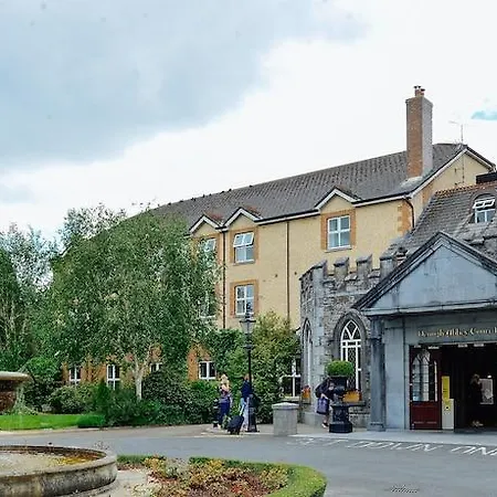 Abbey Court מלון