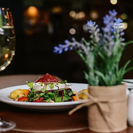 Abbey Court 3* ננאג