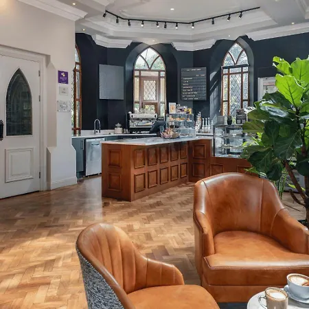 Abbey Court 3*