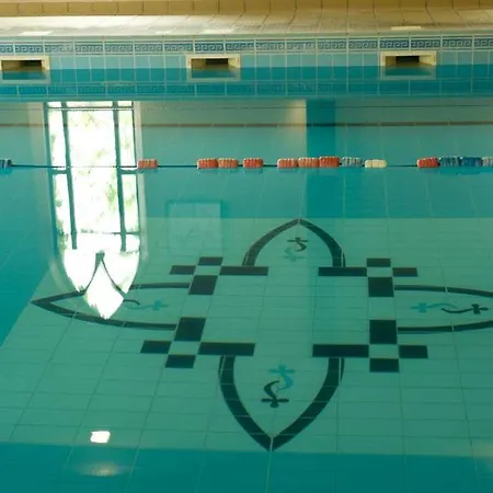 Abbey Court 3*