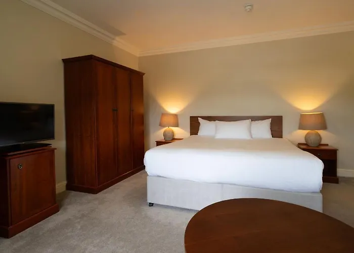 Abbey Court 3*
